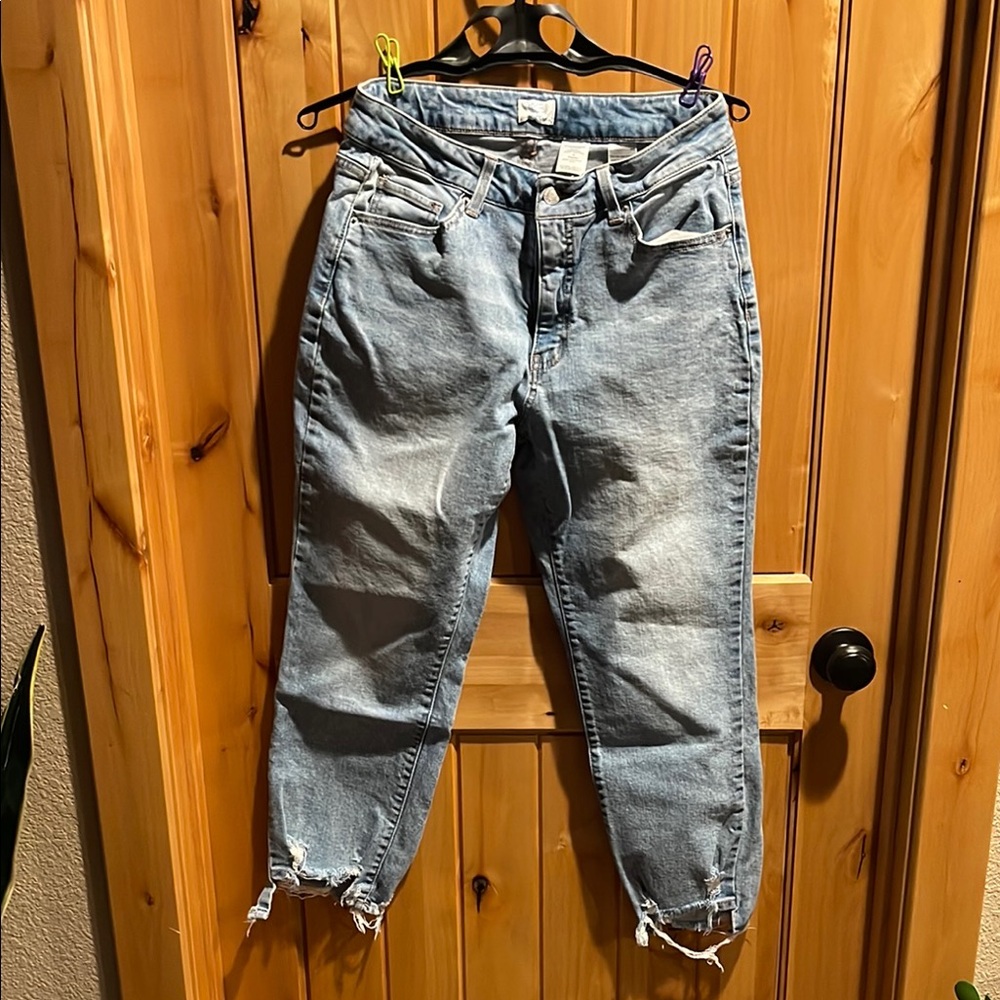Time and Tru Distressed Light Wash Crop Jeans Sz 10